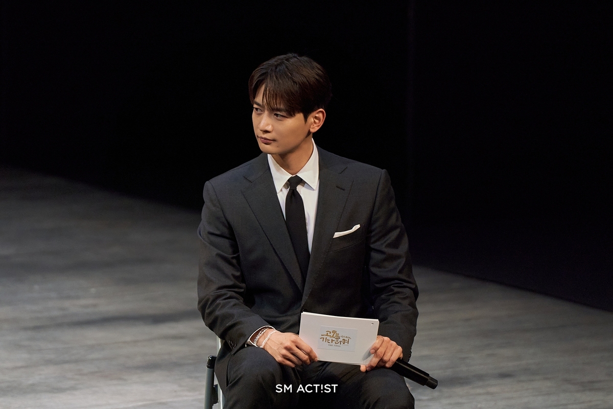 샤이니 최민호, 연극 ‘고도를 기다리며’ 기부 공연 GV 모더레이터