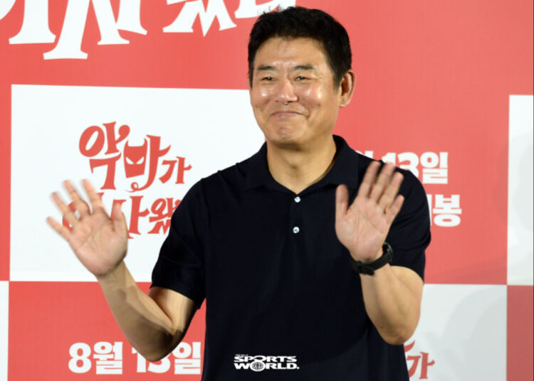 [SW포토] 따듯아빠 미소로 포즈 취하는 성동일