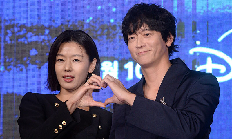 '북극성', 전지현·강동원 조합으로 글로벌 승부수